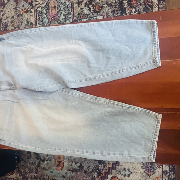 Time and Tru Men's Relaxed Light Blue Jeans - Picture 1 of 3